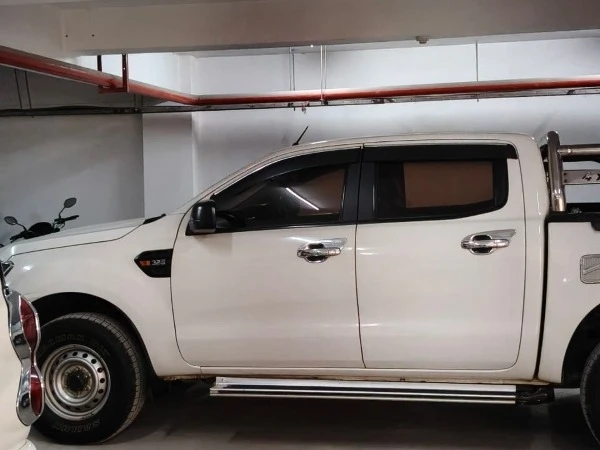 Do Motorcycle Tours in Nepal Include Backup Vehicles?