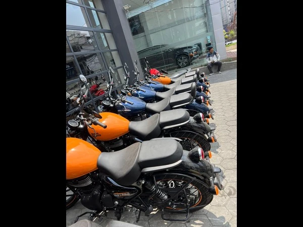 Best Bike for Kathmandu City Tour: Scooter vs Motorcycle (2026)