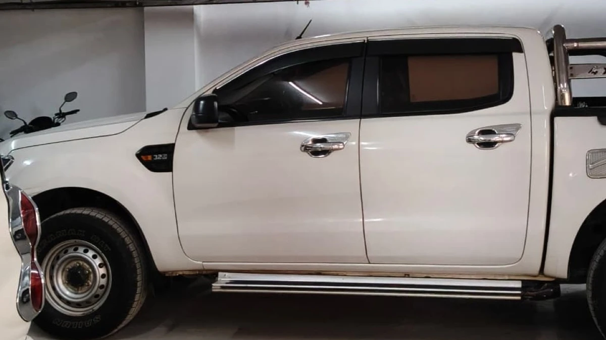 Do Motorcycle Tours in Nepal Include Backup Vehicles?